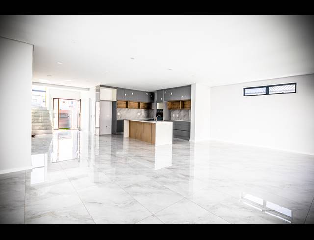 4 BEDROOM FREEHOLD FOR SALE IN SANDOWN